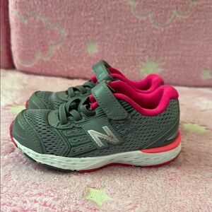New Balance Gray and Pink Sneakers with Breathable Mesh and Cushioned Sole